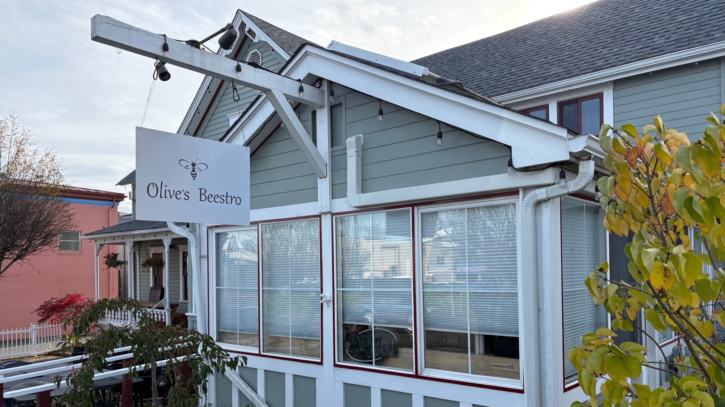 Olive's Beestro - French, Breakfast & Brunch, Bar restaurant in Friday Harbor, San Juan Island