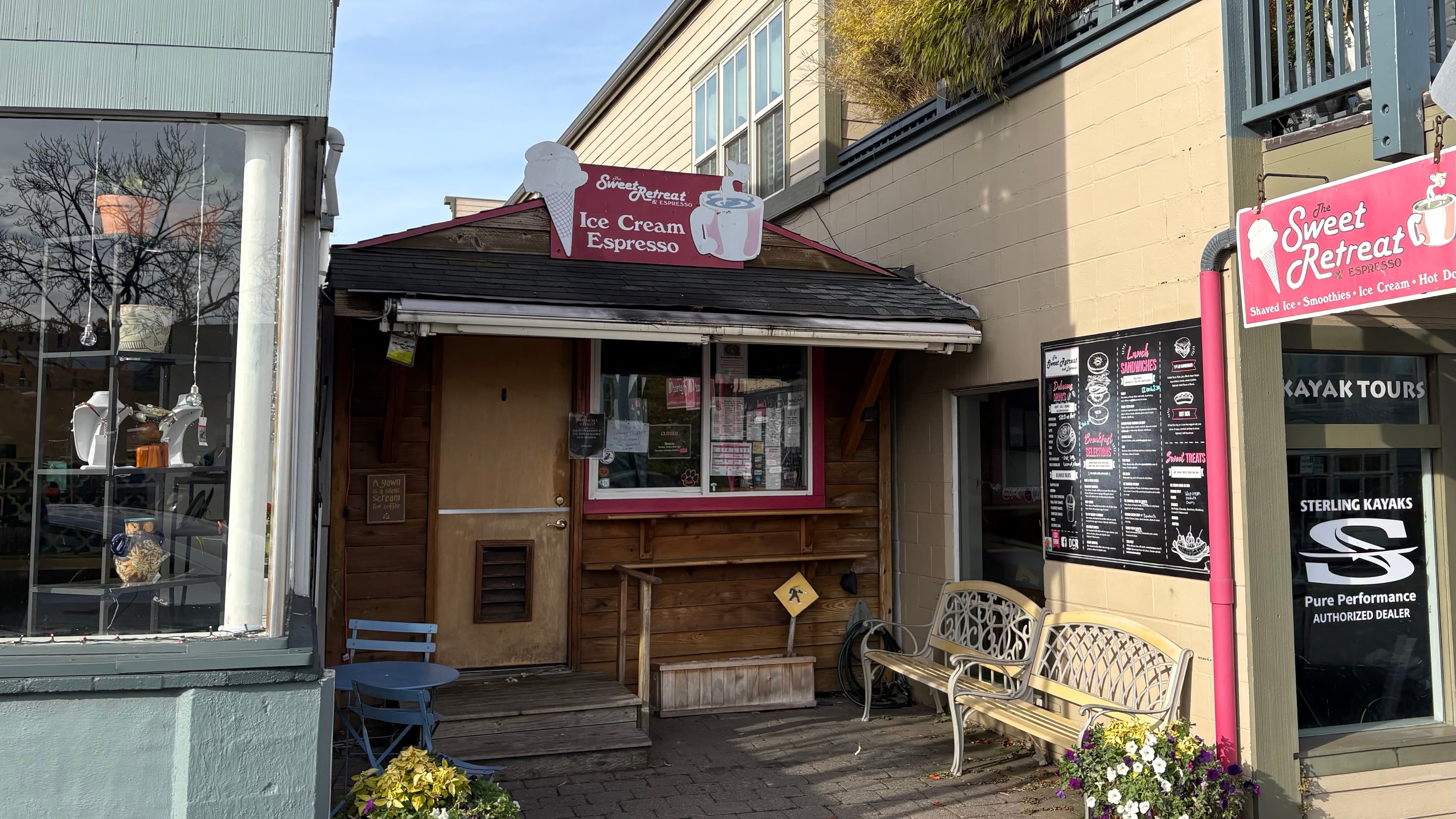 Sweet Retreat & Espresso - Ice Cream, Cafe, Sandwiches restaurant in Friday Harbor, San Juan Island